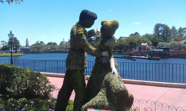 Cinderella and Prince Charming topiaries.