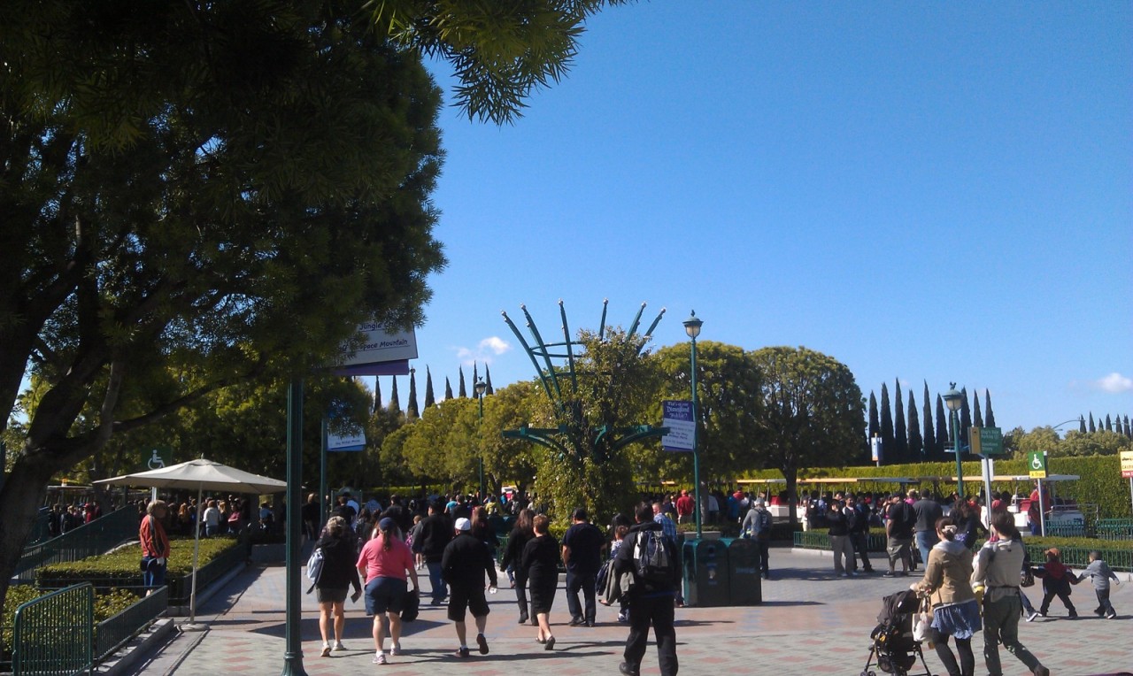 I wil be roaming the Disneyland resort today. a healthy crowd at the tram stop.
