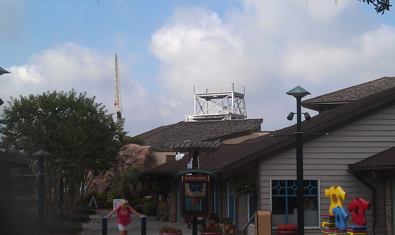 The Rain Forest Cafe is undergoing rennovations. The volcano is just steel now.