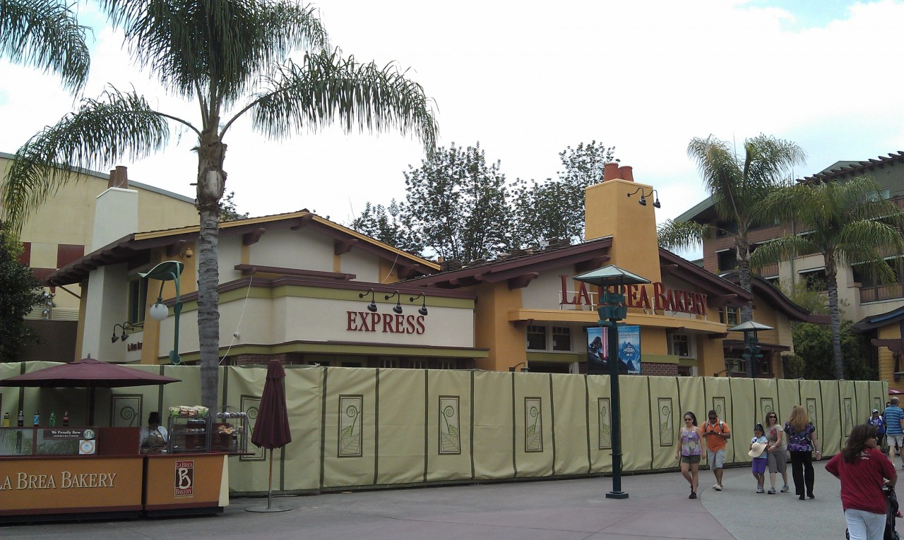 I will be roaming the Disneyland resort this afternoon. First up a look at the La Brea bakery