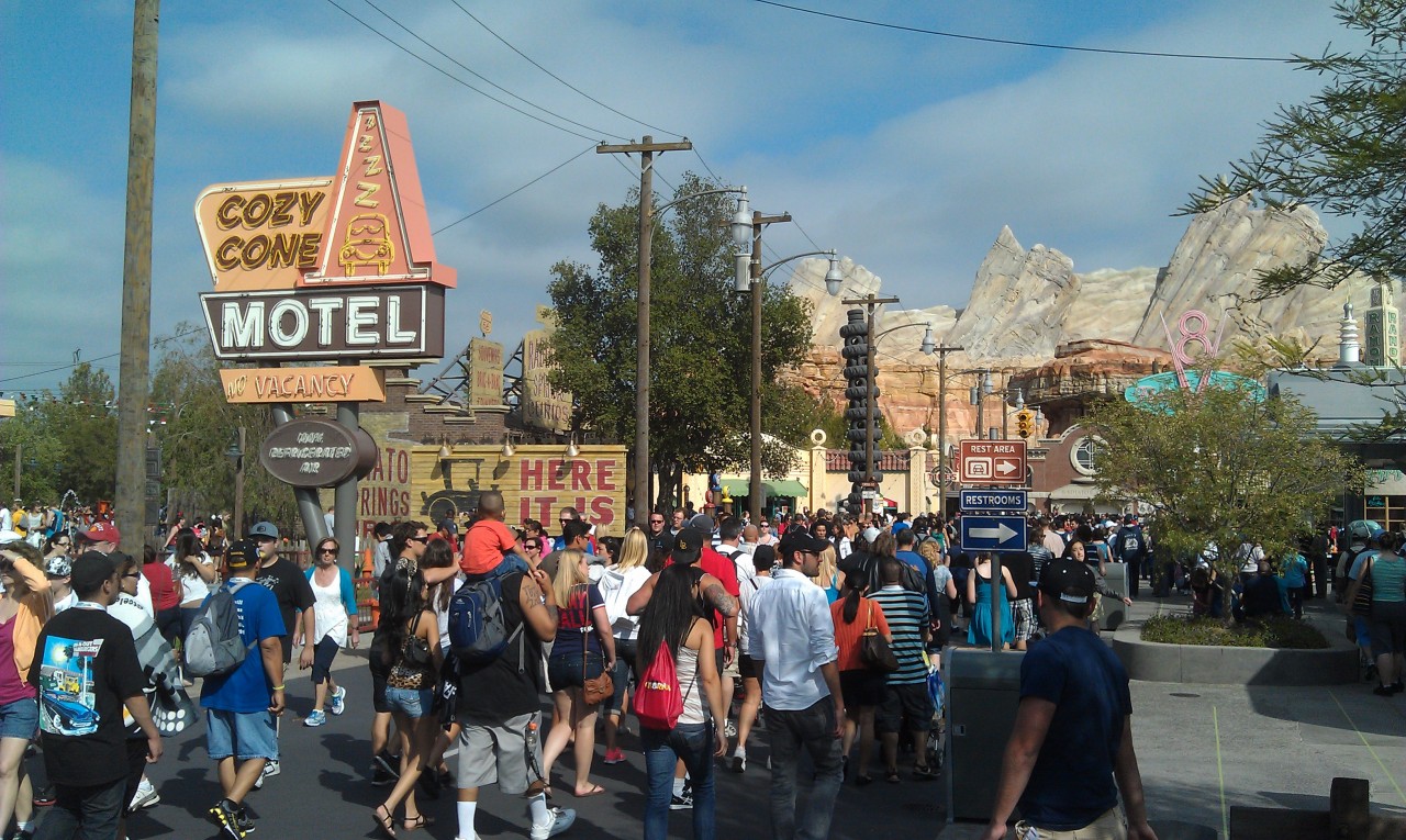 CarsLand is busy this afternoon but you can still move around. Ready for the evening wave...