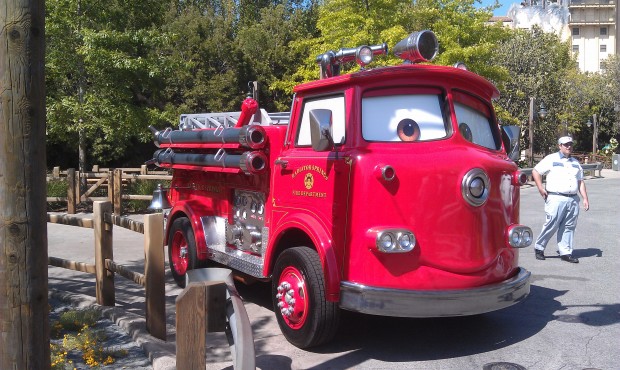 Red pulling in for his photo op in #CarsLand