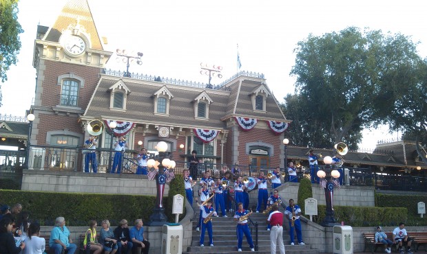 The 7:15pm All American College Band set at the Main Street Train Station.