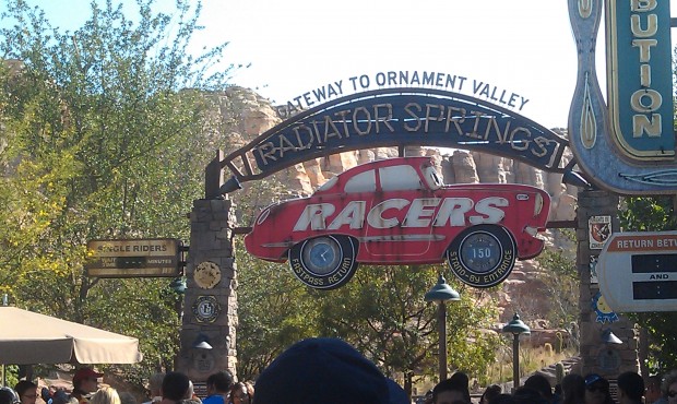 The Racers Stand By line is only 150 minutes (2.5 hrs) in #CarsLand this afternoon.