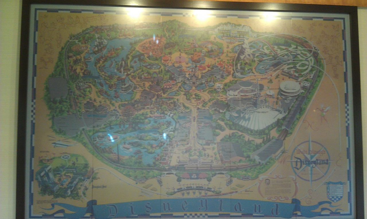 The map at the Disneyland Hotel entrance now has some animations that cycle.