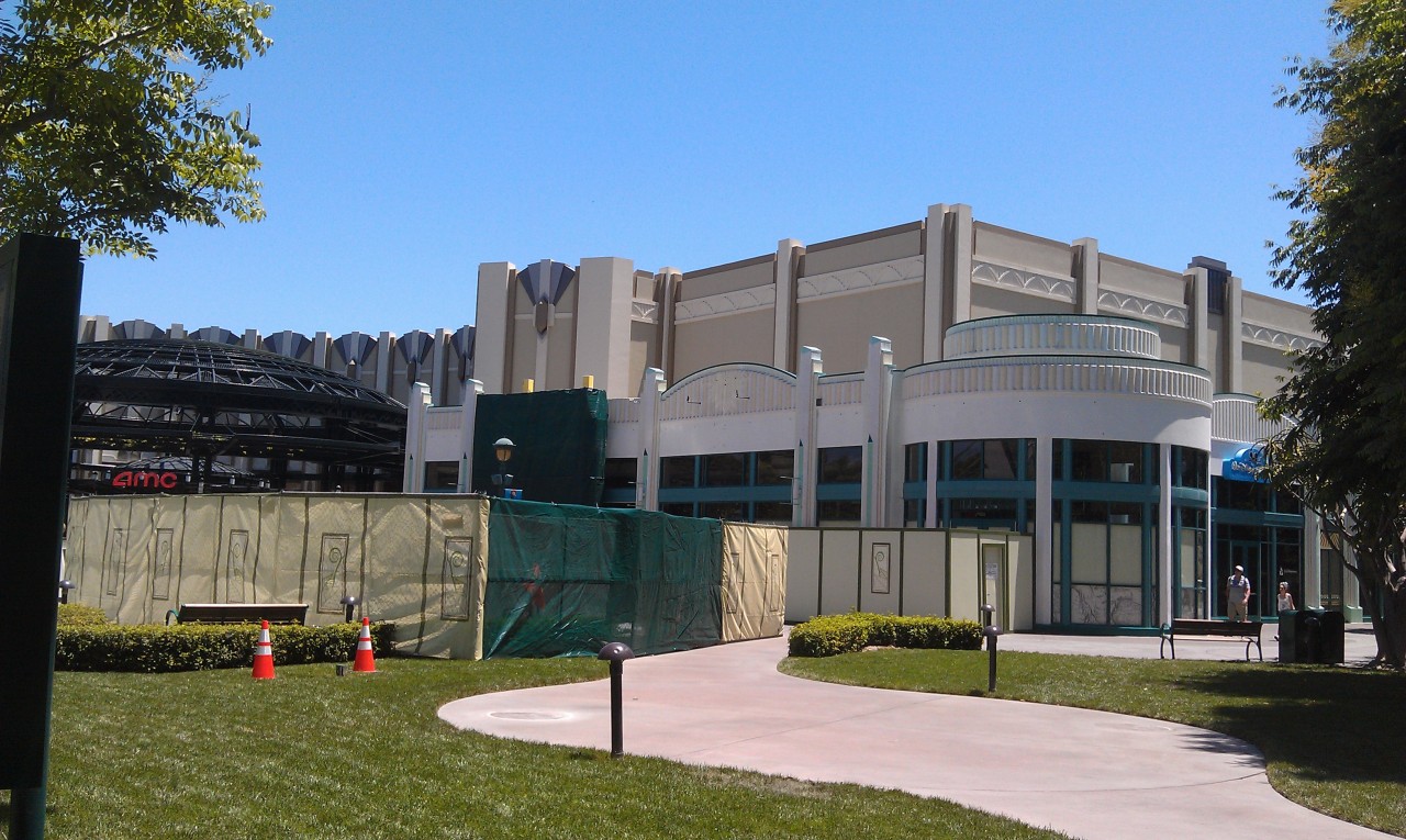 Starting off today at tge Disneyland Resort in Downtown Disney. A check in on Earl of Sandwich work.