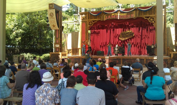 A decent crowd at the Billies this afternoon.  Note only one more show today at 3:00.  The Jamboree closes early today.