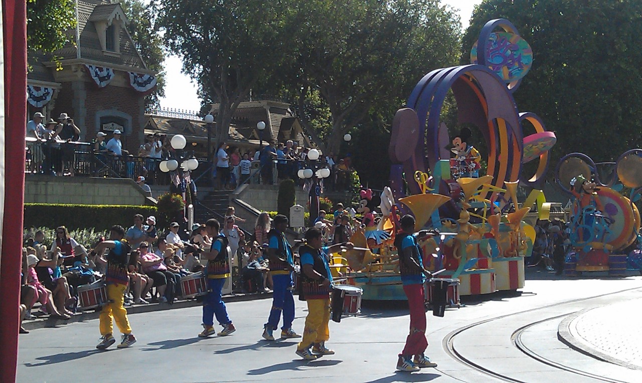 Back to Disneyland. Soundsational in Town Square