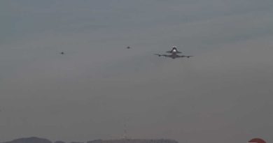 Space Shuttle Endeavour arriving in Los Angeles