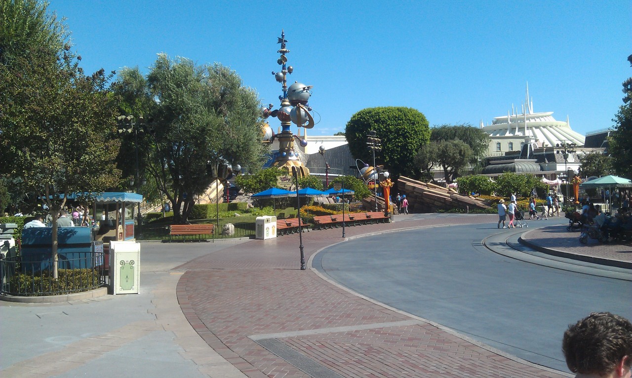 Mid sept plus 100 degree weather leads to some open space at Disneyland