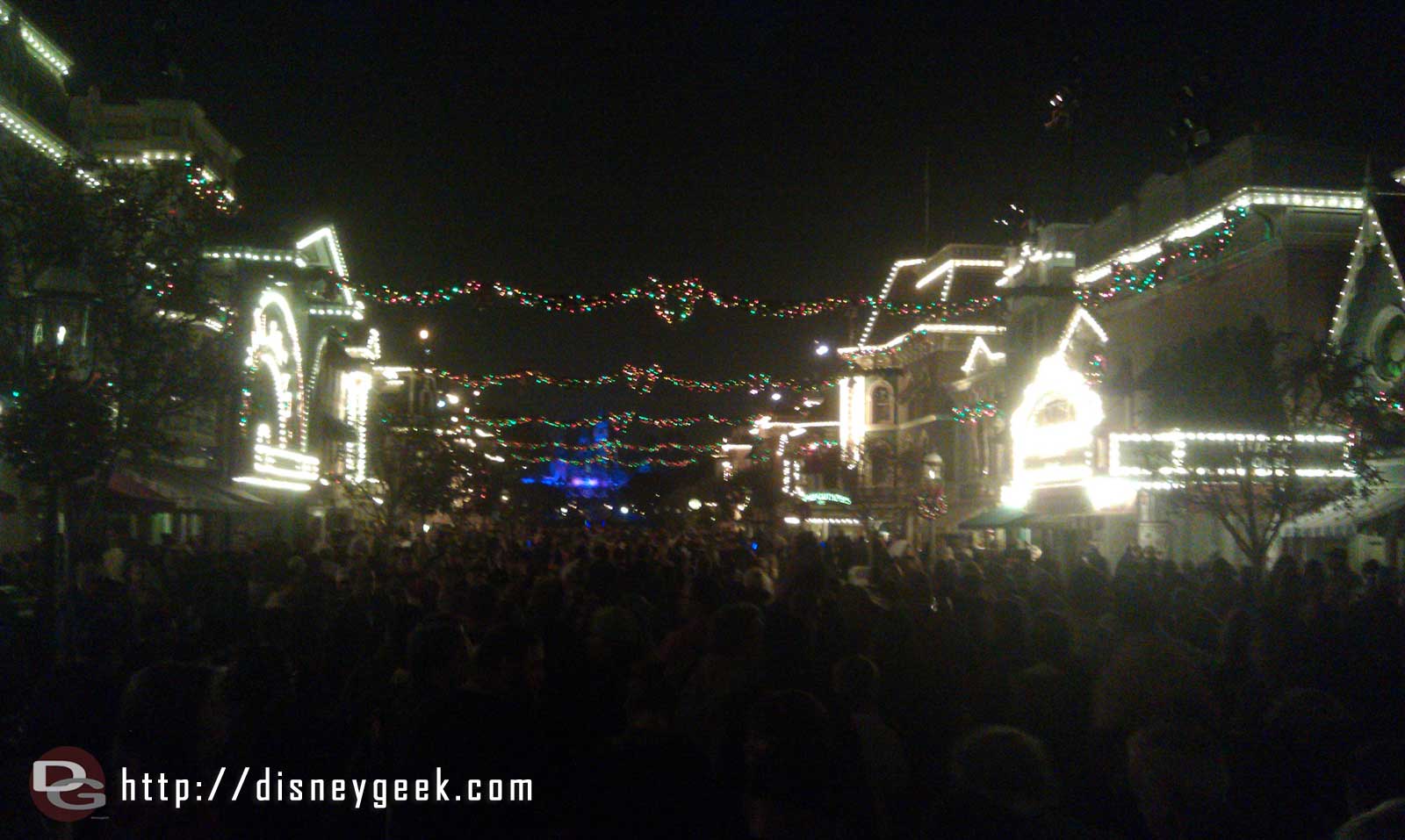 Main Street after the Candlelight. Full of guests but they are moving still.