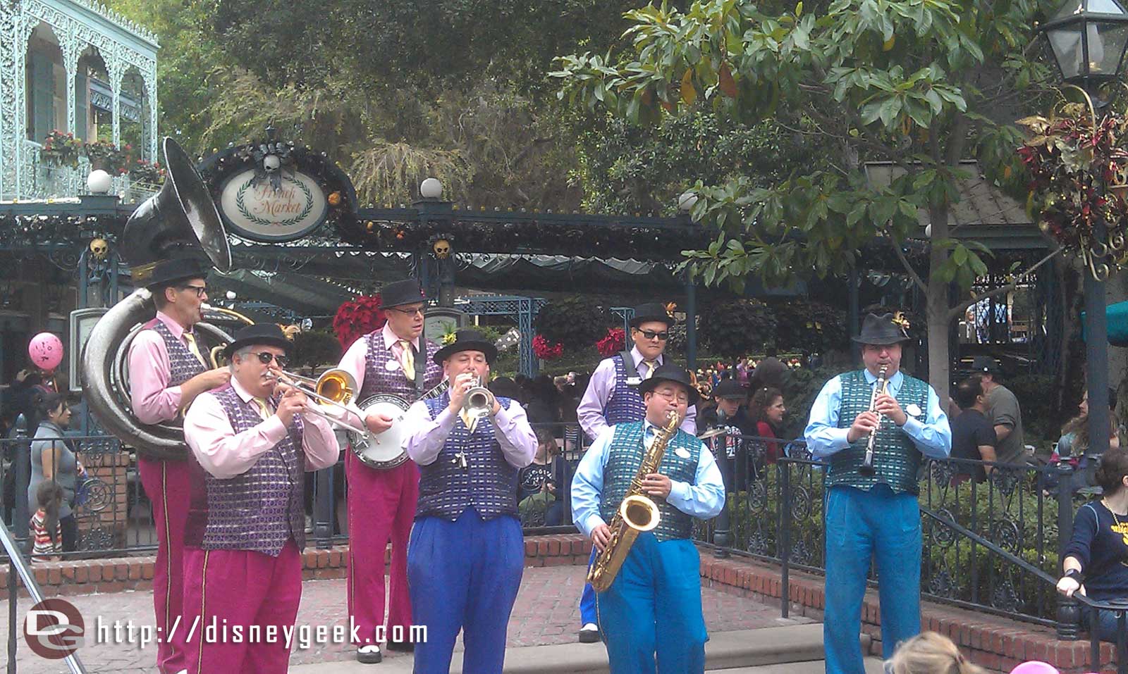 The Jambalaya Jazz entertaining the crowd in New Orleans Square