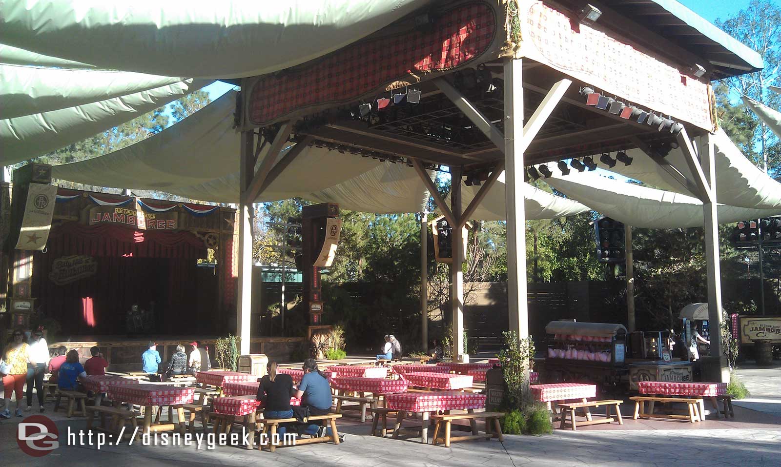 The Big Thunder Ranch Jamboree is really quiet in between Billy sets.