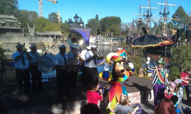 The traditional jazz band plus Goofy performing along the Rivers of America #LimitedTimeMagic