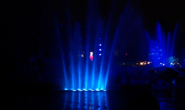Fantasmic returns this evening, the first show just started.