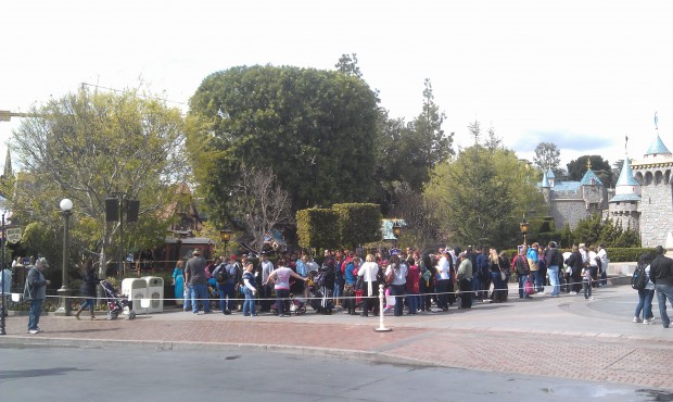 A line of Annual Passholders waiting for their preview of Fantasy Faire