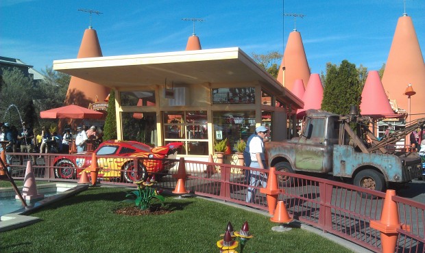 A traffic jam at the Cozy Cone as Mater and Lightening switch at the photo location