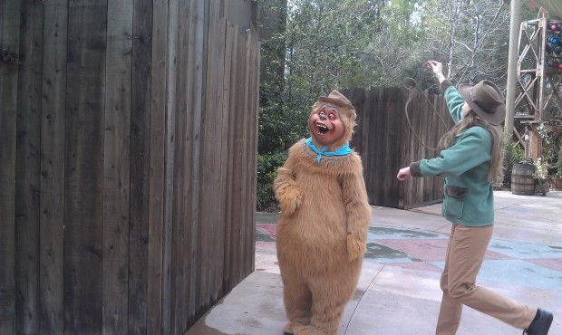 The Big Thunder Ranch is peaceful this afternoon, just a couple Country Bears roaming around