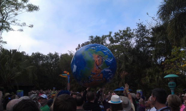 An Earth ball bouncing around the crowd #DAK15