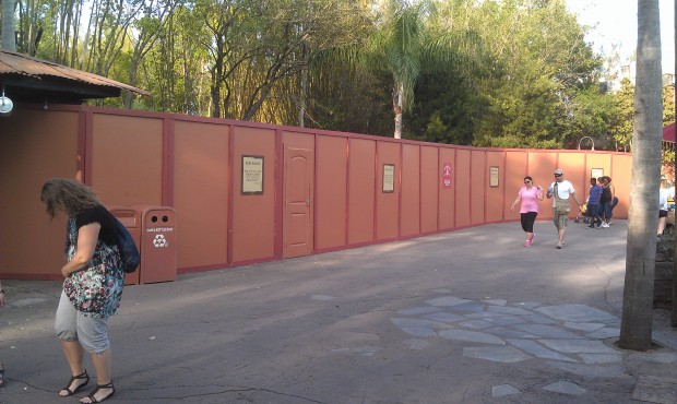 More walls this time between the restroom and Everest queue