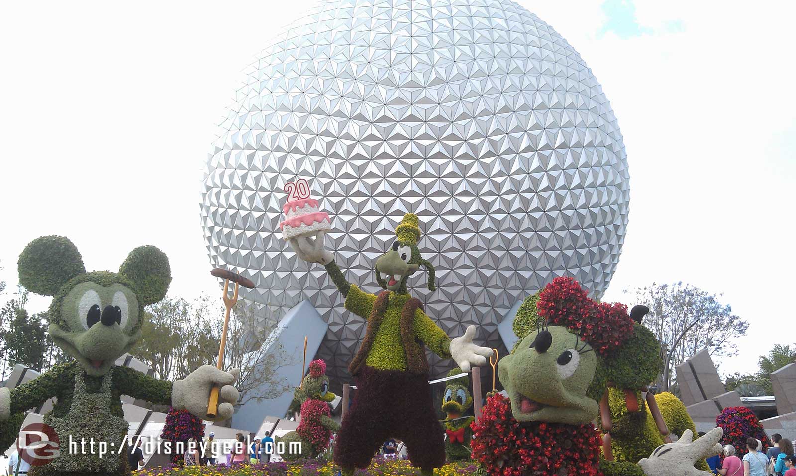 One last look at the Epcot entrance topiary as we leave the park.