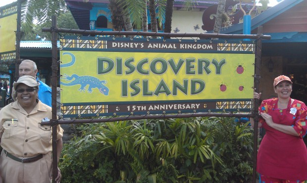 The Discovery Island banner #DAK15