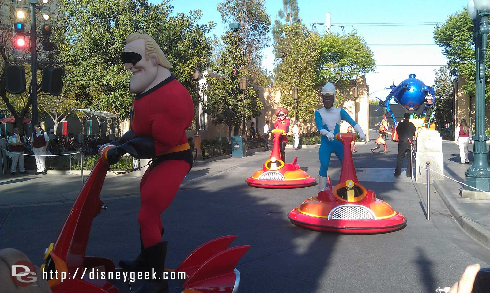 The Incredibles lead off the Pixar Play Parade now.