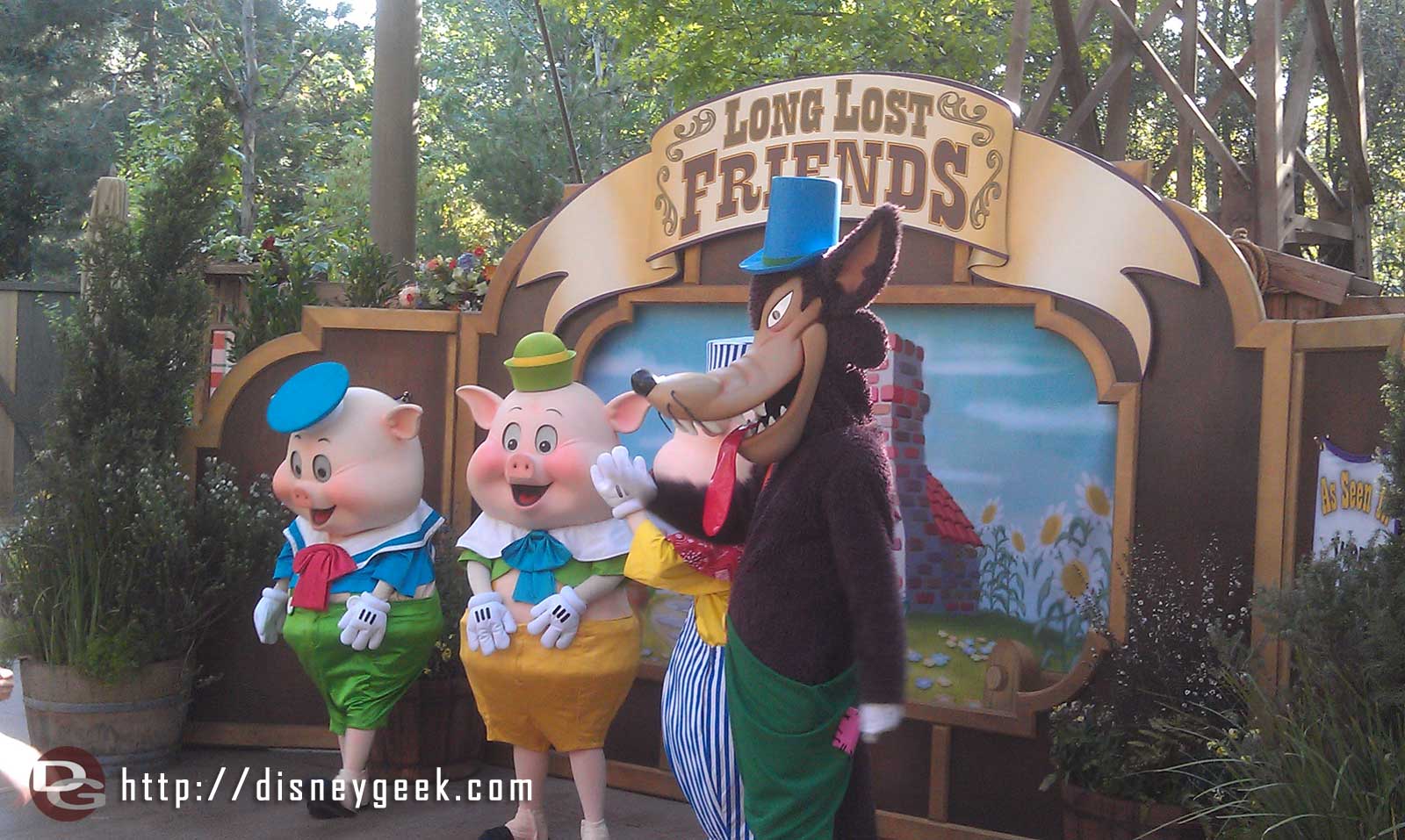 The Three Little Pigs and Big Bad Wolf at longlostfriendsweek limitedtimemagic