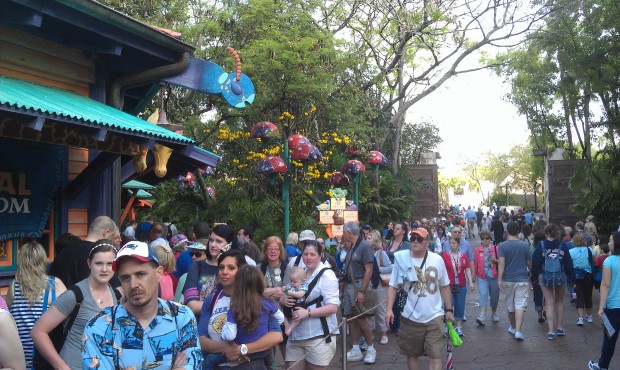 The merchandise line stretches from Creature Comforts back into Harambe and wraps around out there #DAK15