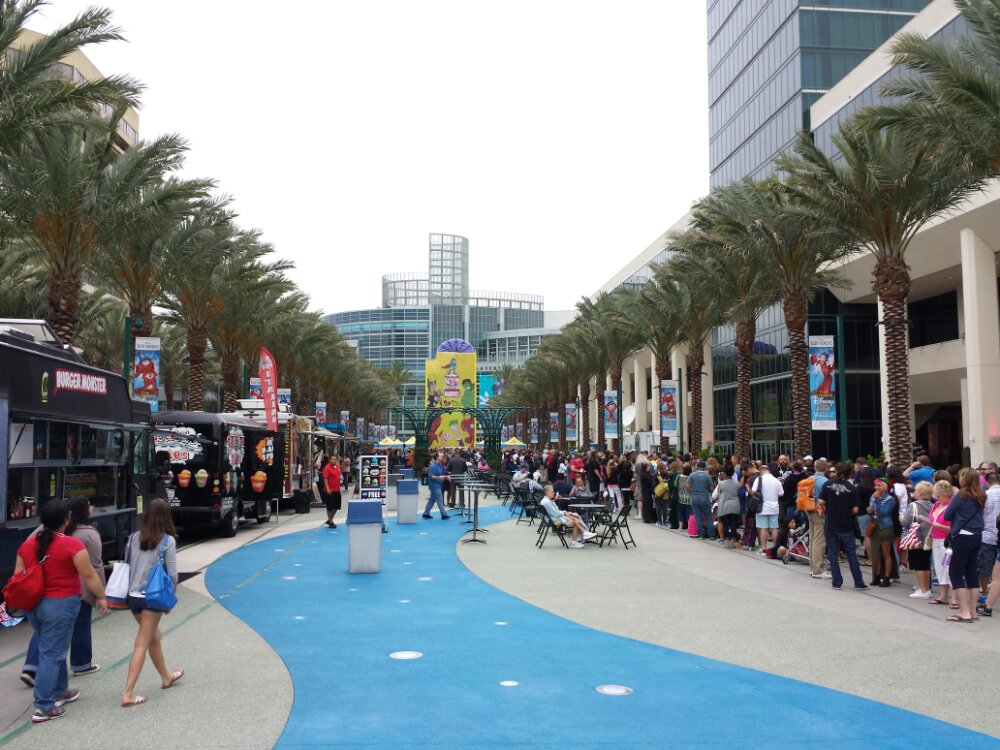 D23 Expo 2013 - The lines just before 8am