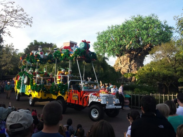 Jingle Jungle Parade - Mickeys Truck