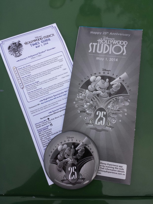 25th Anniversary Park Maps, times, and button for all guests today at Disney's Hollywood Studios