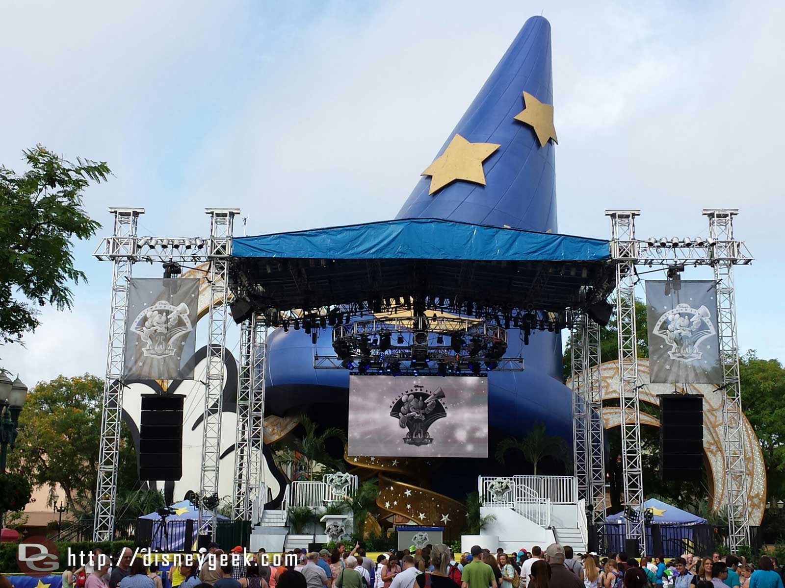 Waiting for the 25th Anniersary re-dedication event at Disney's Hollywood Studios