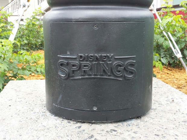 A Disney Springs lamp post near Fultons