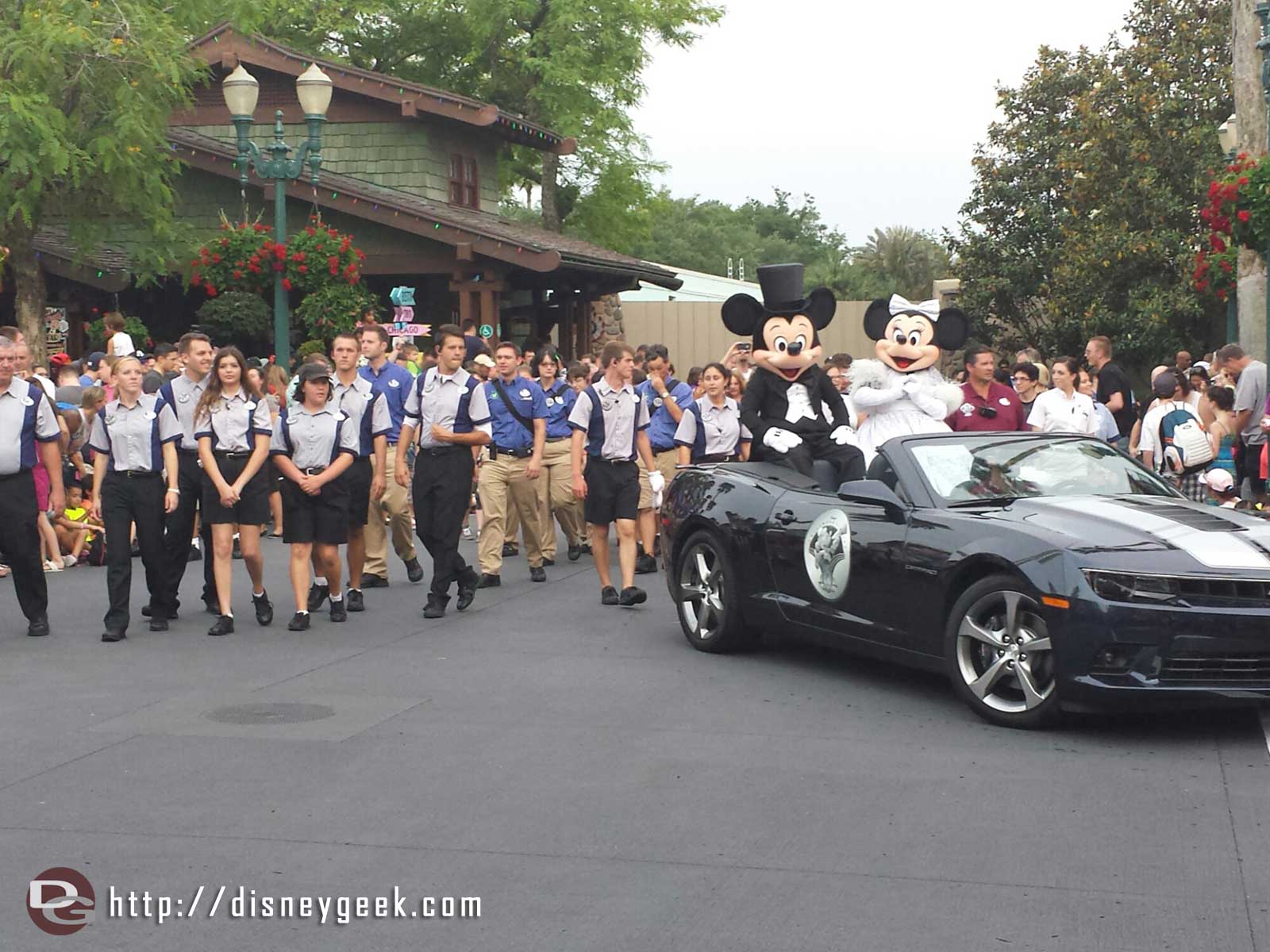 Mickey and Minnie in the Stars of the Studio Motorcade