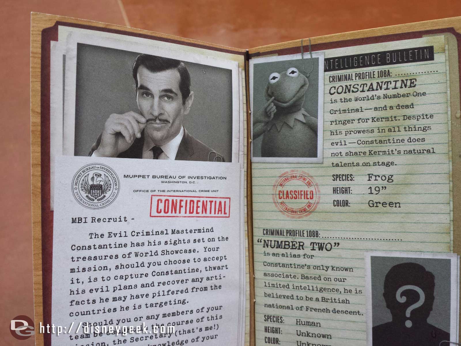 A look inside the booklet of the MIB (more pics in the full update)