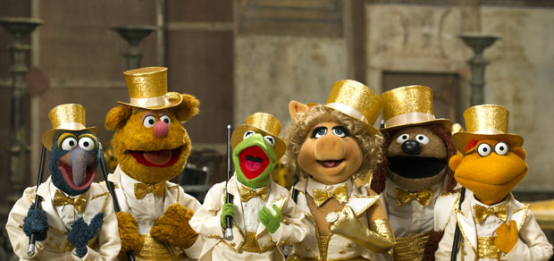 "MUPPETS MOST WANTED" (L-R) GONZO, FOZZIE BEAR, KERMIT THE FROG, MISS PIGGY, ROWLF and SCOOTER.. Ph: Jay Maidment...?2014 Disney Enterprises, Inc. All Rights Reserved.