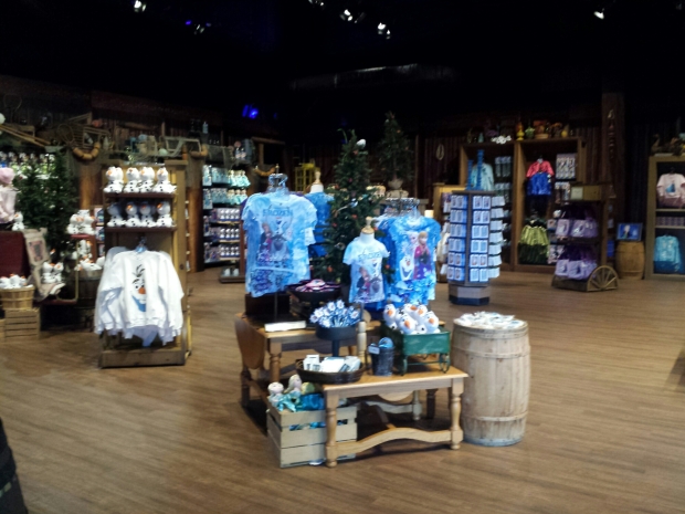 All is quiet at the Wander Oaken's Trading Post this morning.  Had the store and snow ground to ourselves for several minutes.