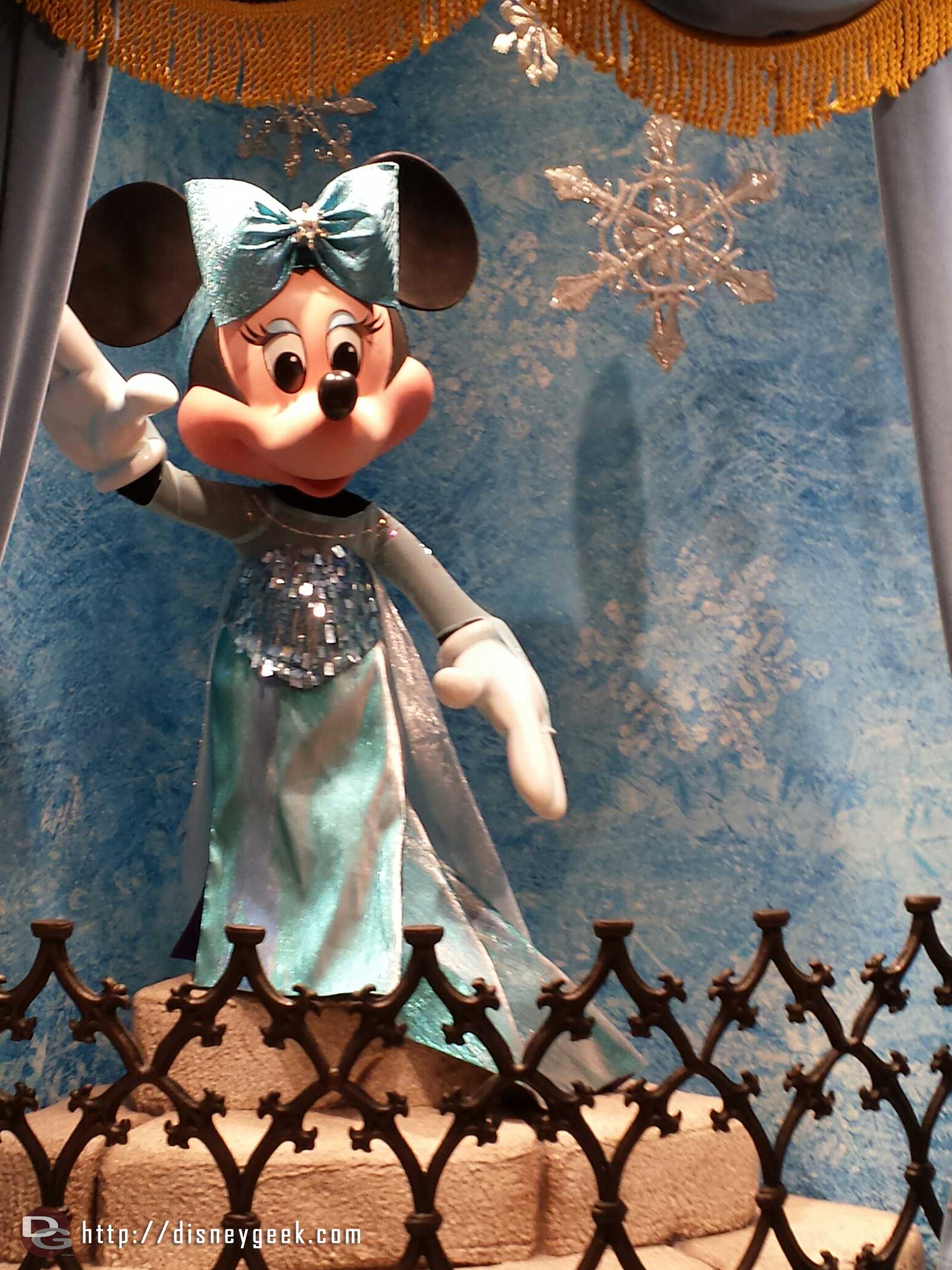 Minnie dressed as Elsa inside Sir Mickeys which now features a large selection of Frozen merchandise.
