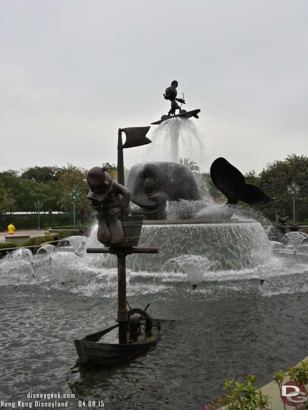 Hong Kong Disneyland - Fountain in the Promenade - Donald