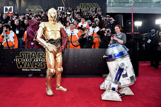 HOLLYWOOD, CA - DECEMBER 14:  R2-D2 (L) and C-3PO attend the World Premiere of ?Star Wars: The Force Awakens? at the Dolby, El Capitan, and TCL Theatres on December 14, 2015 in Hollywood, California.  (Photo by Alberto E. Rodriguez/Getty Images for Disney) 