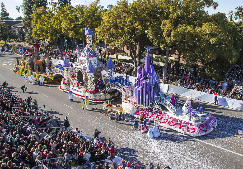 Disneyland Rose Parade Float (Disney Pictures & Video) - The Geek's ...