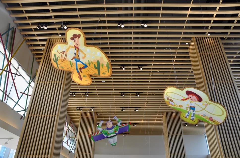 Floating above the guests in Sunnyside Café in Toy Story Hotel will be Chinese-style kites featuring Toy Story characters, inspired by traditional kite craftsmanship from Weifang in China’s Shandong Province.