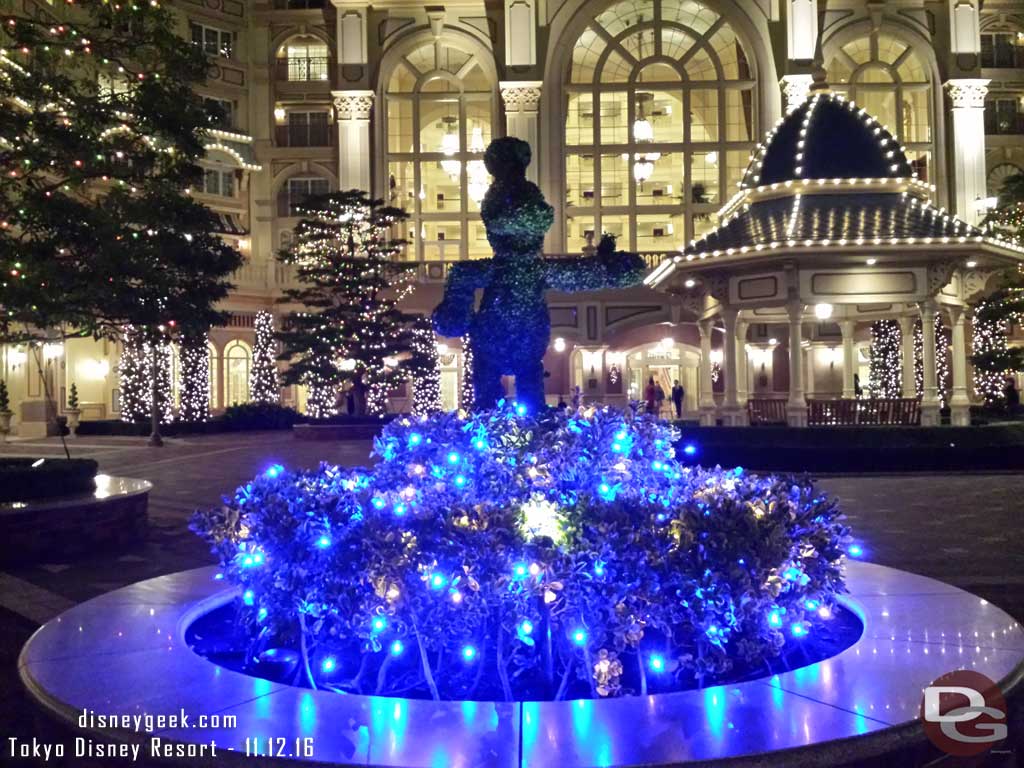 Tokyo Disney Resort - Disneyland Hotel Courtyard - Donald