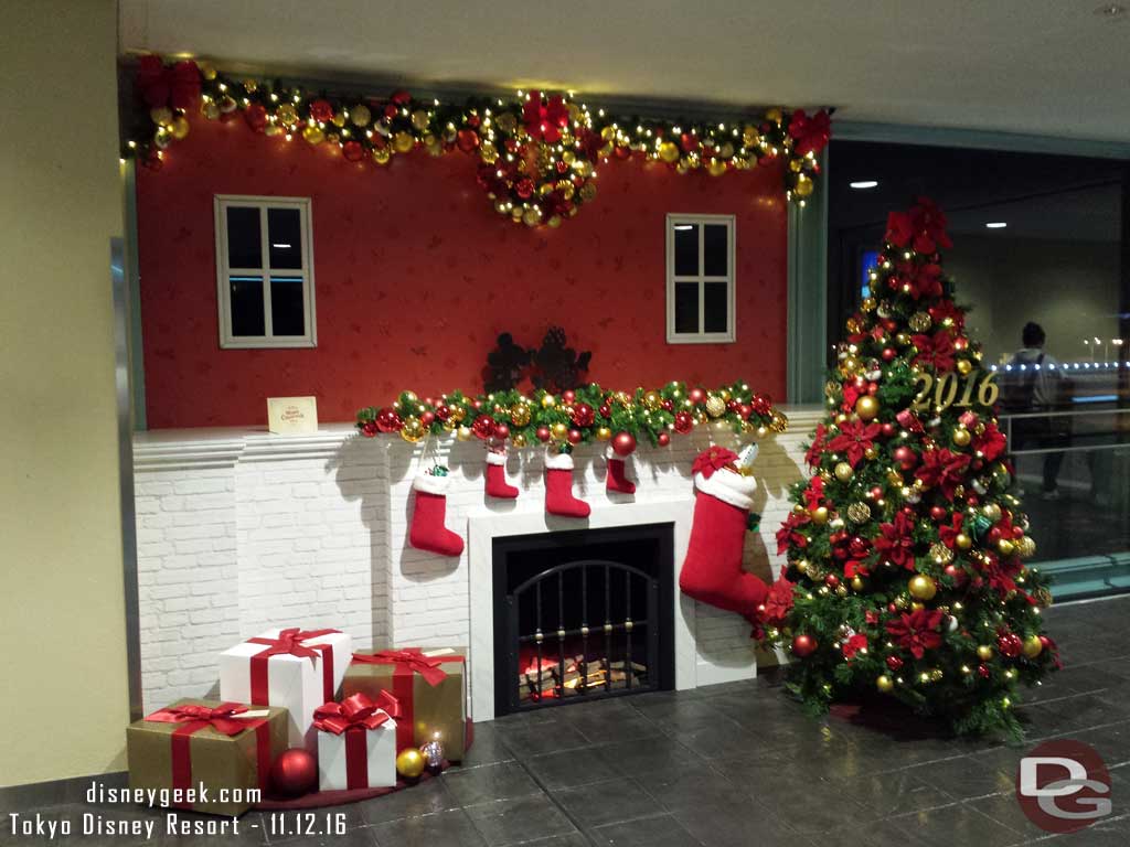 Tokyo Disney Resort - Bayside Station Christmas PhotoOp