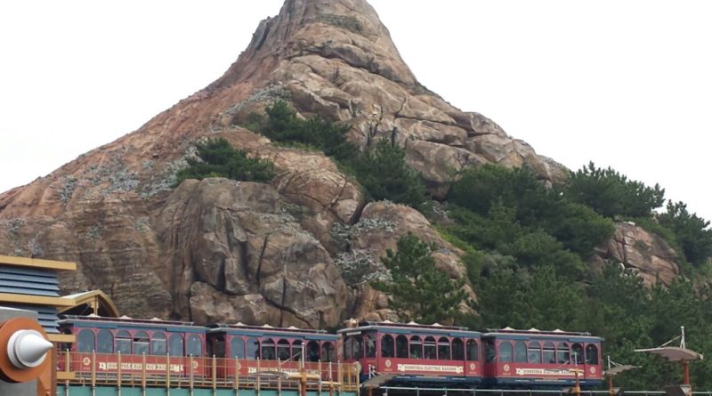 Tokyo DisneySea - DisneySea Electric Railway passing by