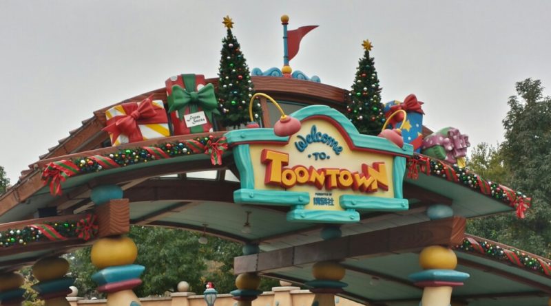 Tokyo Disneyland - Toontown Christmas