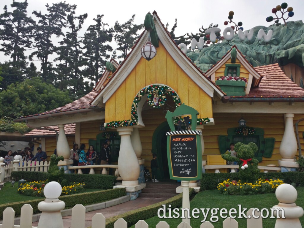 Tokyo Disneyland - Toontown Christmas