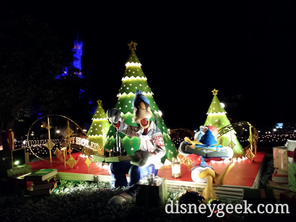 Tokyo Disneyland - TomorrowlandTokyo Disneyland - Christmas
