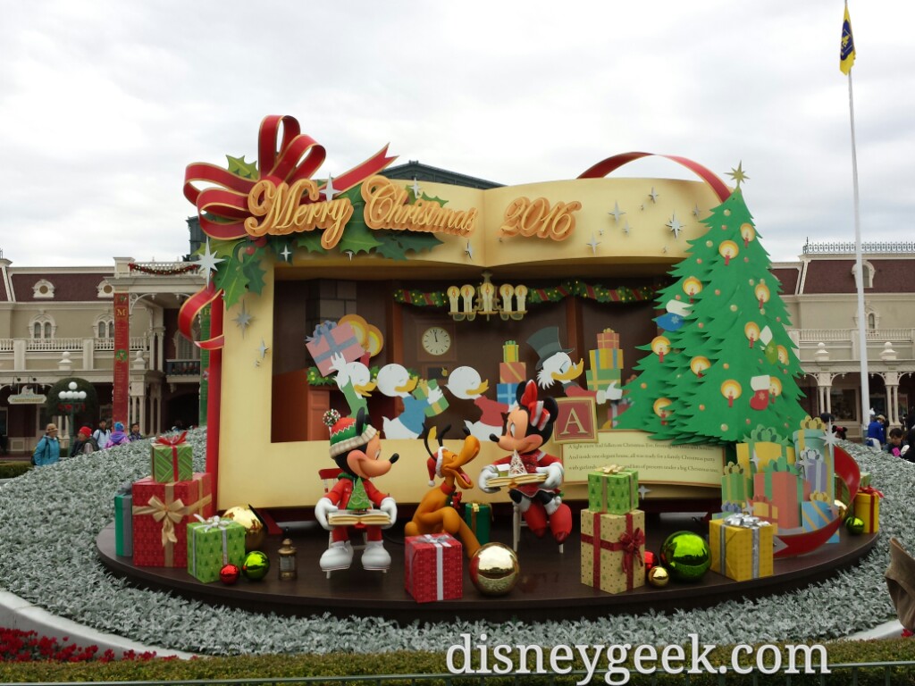 Tokyo Disneyland - Christmas display at the entrance
